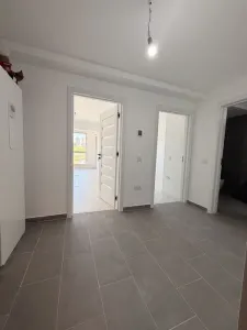 Apartament de vânzare cu 2 camere, situat într-un complex rezidențial Copou | intabulat, aproape de Mega Image Royal | - foto 4