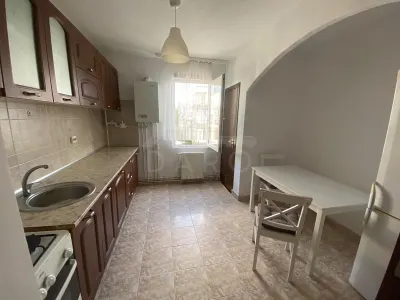 Închiriez  apartament cu 2 camere - foto 2