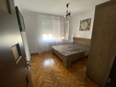 Închiriez  apartament cu 2 camere - foto 3