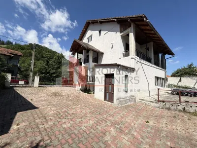 Pensiune lângă Castelul Bran | 9 camere | Pregătită pentru activitate - foto 17