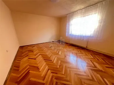 Casa 3 camere 2 bai balcon si curte zona Deventer - foto 3