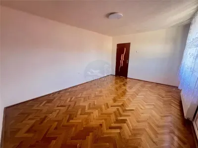 Casa 3 camere 2 bai balcon si curte zona Deventer - foto 4