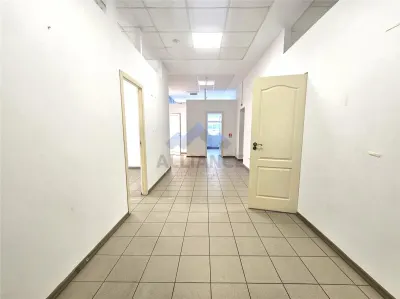 Pietonal Stefan cel Mare, spatiu  la etaj pentru activitati diverse - foto 12