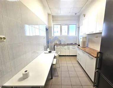 Pietonal Stefan cel Mare, spatiu  la etaj pentru activitati diverse - foto 4