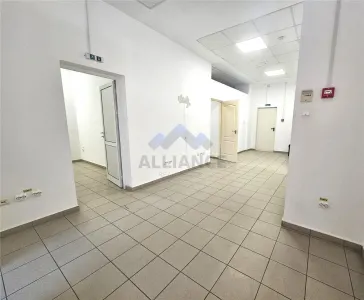 Pietonal Stefan cel Mare, spatiu  la etaj pentru activitati diverse - foto 9