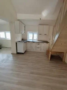 Soarelui, 2 Camere, Centrala Proprie, Bloc Izolat, 80 mp utili - foto 2