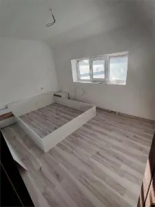 Soarelui, 2 Camere, Centrala Proprie, Bloc Izolat, 80 mp utili - foto 4