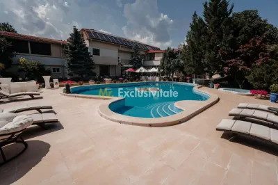 Resedinta premium| Teren de tenis | Piscină încălzită | Infrastructură completă! - foto 5