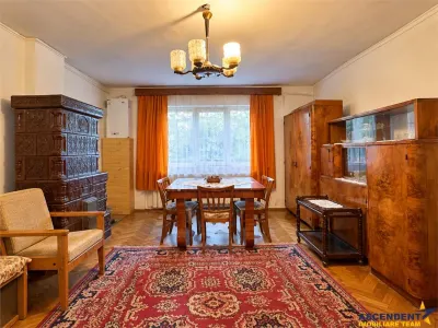 Casa cu farmec si potential, 4 camere, terasa, gradina privata, Central, Targu Secuiesc - foto 2