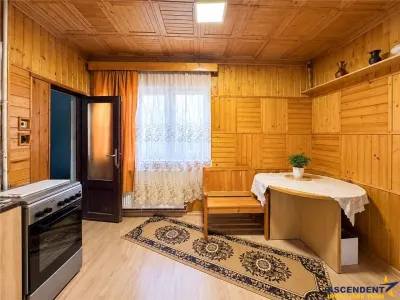 Casa cu farmec si potential, 4 camere, terasa, gradina privata, Central, Targu Secuiesc - foto 3