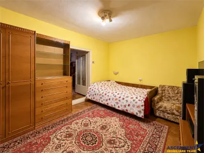 Casa cu farmec si potential, 4 camere, terasa, gradina privata, Central, Targu Secuiesc - foto 4