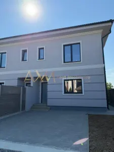 Vanzare 1/2 duplex 4 camere Giroc - foto 31