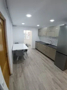 Apartament 2 camere decomandat , 54 mp , Constanta, zona Dezrobirii. - foto 4