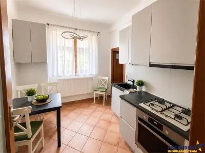 Pet friendly! Refugiu urban, regim vila, 2 camere, 65 mp+ 20mp gradina privata, regim vila, Dealul Cetatii, Brasov - foto 2