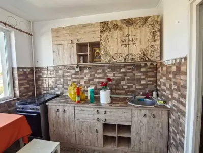Vand apartament 3 camere - foto 2