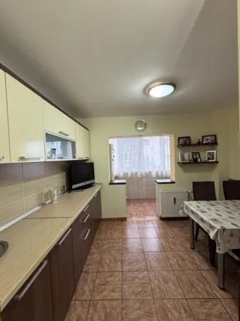 Apartament 3 camere Oradea - poza 1