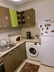 Garsoniera mobiliata si utilata, etaj 1, loc parcare inclus in pret - foto 2