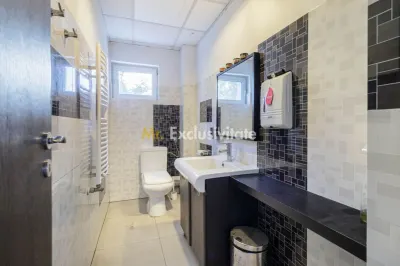Clădire modernă, versatilă, cu terasă panoramică – locuință sau business - foto 26