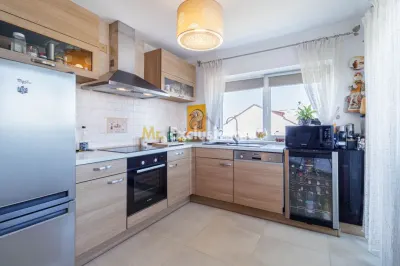 Clădire modernă, versatilă, cu terasă panoramică – locuință sau business - foto 2