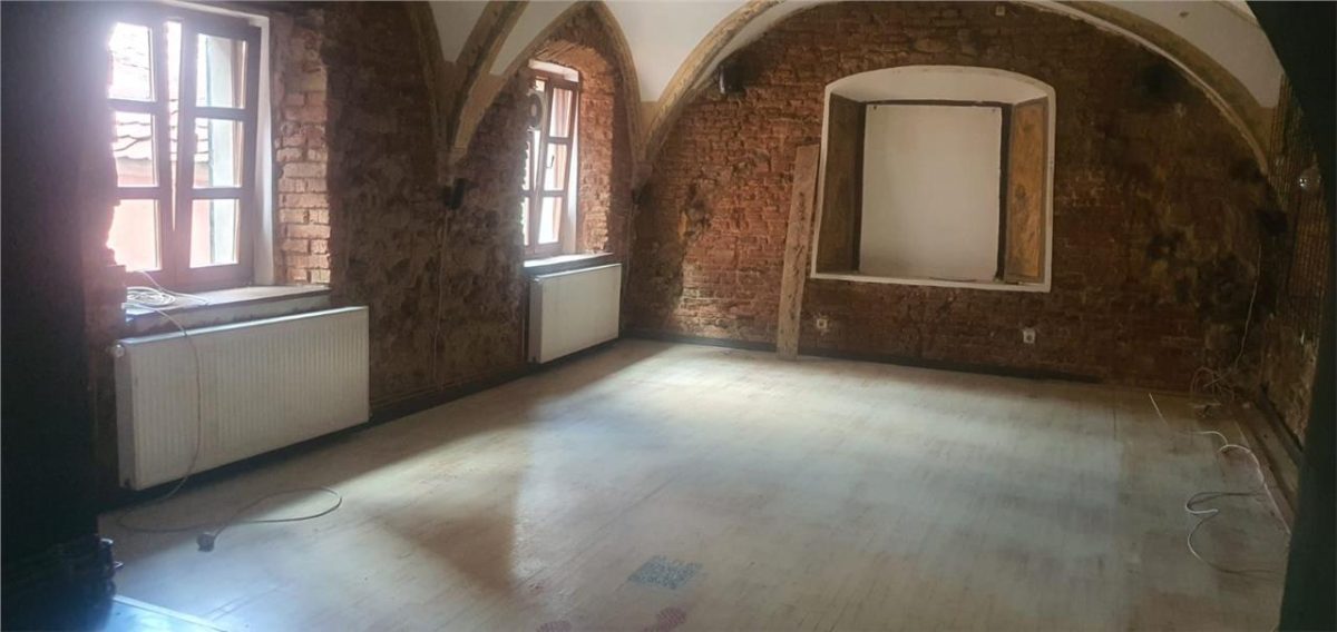 Spatiu comercial 70mp in P-ta Mica,optim showroom boutique,galerie arta ,etc - Sibiu
