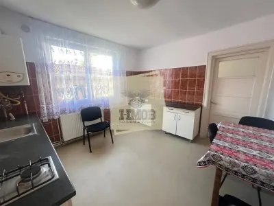 Casa 3 camere 2 bai balcon si curte zona Terezian - foto 4