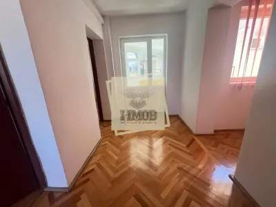Casa 3 camere 2 bai balcon si curte zona Terezian - foto 9