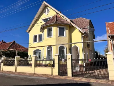 Lugoj, Vila De Lux, 7 Cam., La Cheie,  300 Mp., Utili, 635 Mp., Teren, Priveliste Panoramica, Zona Strand - foto 2