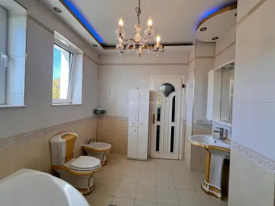 Lugoj, Vila De Lux, 7 Cam., La Cheie,  300 Mp., Utili, 635 Mp., Teren, Priveliste Panoramica, Zona Strand - foto 14