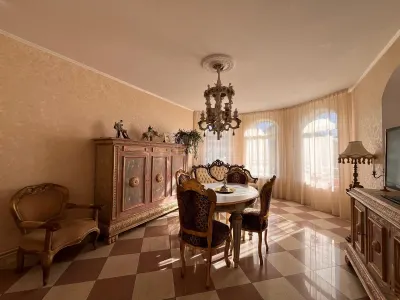 Lugoj, Vila De Lux, 7 Cam., La Cheie,  300 Mp., Utili, 635 Mp., Teren, Priveliste Panoramica, Zona Strand - foto 4