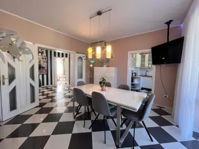 Lugoj, Vila De Lux, 7 Cam., La Cheie,  300 Mp., Utili, 635 Mp., Teren, Priveliste Panoramica, Zona Strand - foto 42
