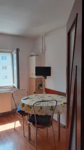 Apartament 2 camere decomandat etaj intermediar intrare Racadau - foto 4