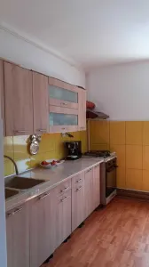 Apartament 2 camere decomandat etaj intermediar intrare Racadau - foto 5