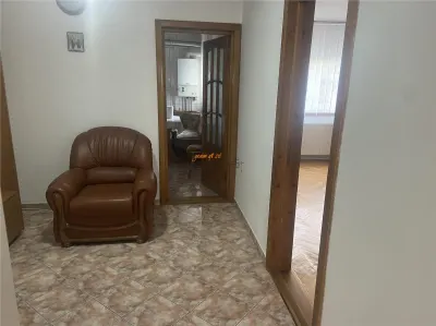 Apartament 3 camere de inchiriat in Focsani , zona ultracentrala , et 1/3 , 70 mp , mobilat - foto 4