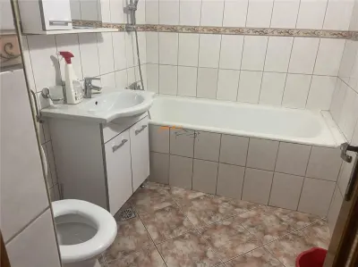 Apartament 3 camere de inchiriat in Focsani , zona ultracentrala , et 1/3 , 70 mp , mobilat - foto 6