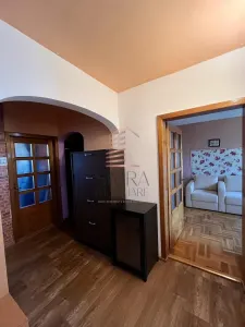 Apartament 3 camere decomandat zona Nufarul - foto 2