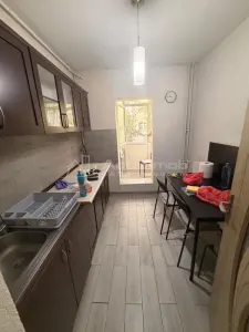 2 - camere - zona 9 Mai -Marasesti- decomandat - total mobilat si utilat - foto 3