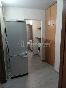 2 - camere - zona 9 Mai -Marasesti- decomandat - total mobilat si utilat - foto 4