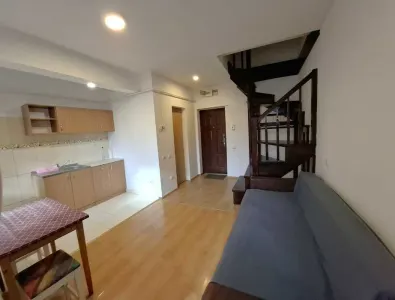 Zona Garii, living + 2 camere, scara interioara,mobilate,82600 Euro - Brasov