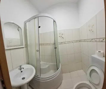 Zona Garii, living + 2 camere, scara interioara,mobilate,82600 Euro - foto 3