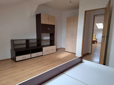 Zona Garii, living + 2 camere, scara interioara,mobilate,82600 Euro - foto 8