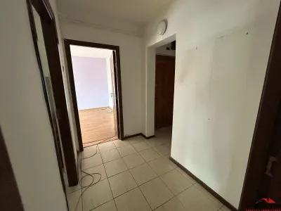Apartament cu 2 camere de vanzare zona Piata Moldovei - foto 7