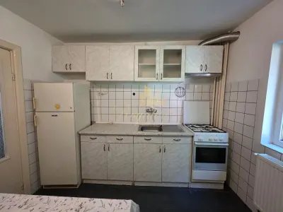Apartament 2 camere, ETAJ 1,  zugravit recent- Zona Spitalului Judetean - foto 11