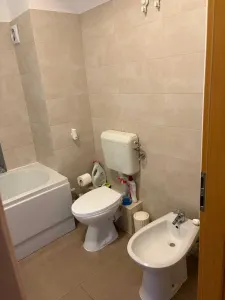 Mobilat si utilat cu 2 bai cu loc de parcare inclus - foto 8