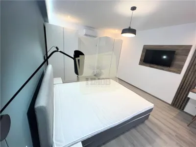 Pethouse de lux 4 camere 2 bai 2 terase si parcare in zona Centrala - foto 2