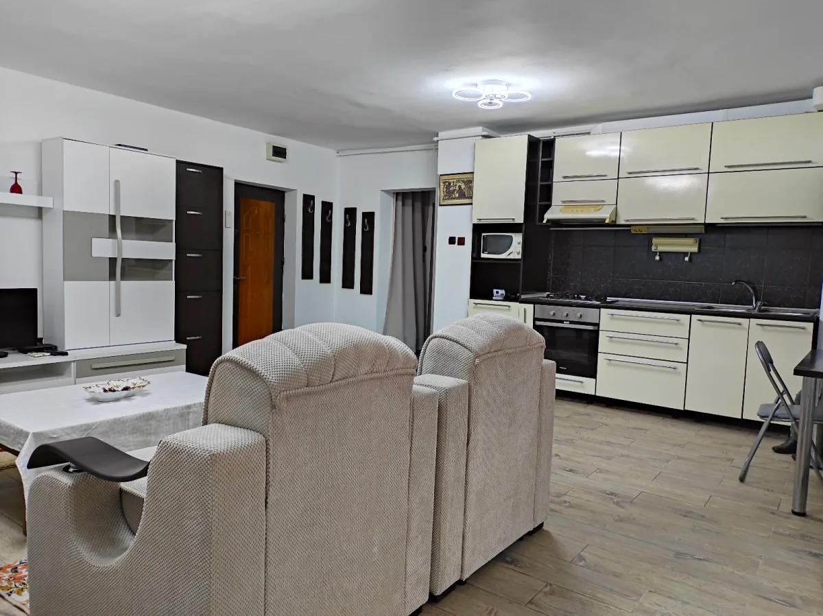 Proprietar  Inchiriez apartament 2 camere decomandat ,zona gara  deasupra magazinului Furnicuta - Constanta
