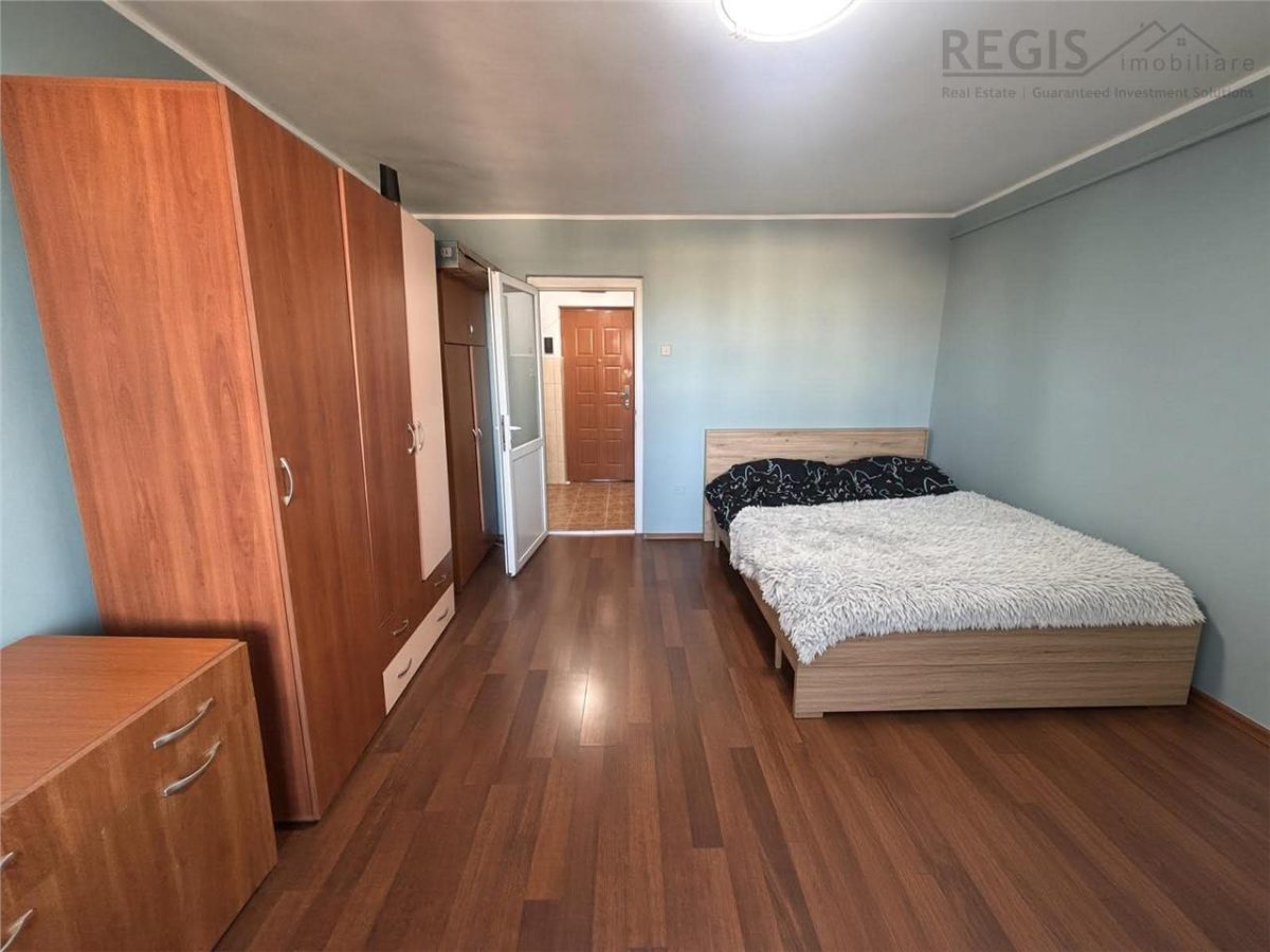 Garsoniera 30mp, renovata, etaj 4/9-zona Astra - Brasov