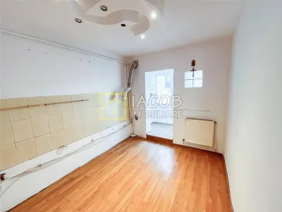 Apartament 3 camere decomandate | Etaj 1 | Str. Tudor Vladimirescu, Moinesti - foto 14