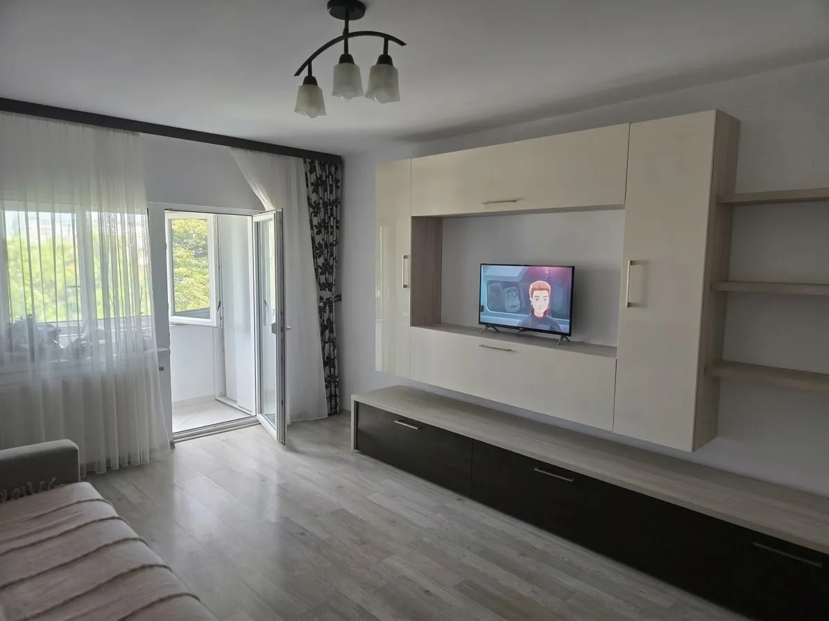 Apartament cu 3 camere, etaj 3 zona centrală! - Focsani