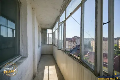 FILM! 2 camere decomandat, Central Covasna, balcon generos, priveliste deschisa, potential excelent de renovare - foto 14