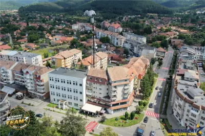 FILM! 2 camere decomandat, Central Covasna, balcon generos, priveliste deschisa, potential excelent de renovare - foto 18